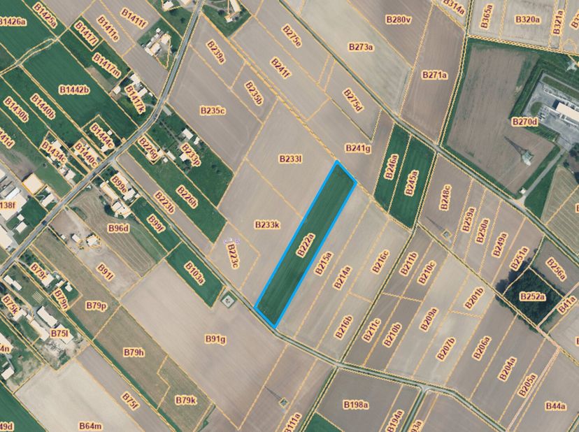 Gelegen te Lievegem en te  bereiken via de straat Langeboeken ontmoet u dit perceel landbouwgrond van 12.806 m2. Het gaat om een verpachte landbouwgro