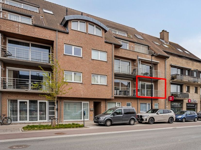 Vraagprijs: 215.000 euro + 15.000 euro garage&lt;br /&gt;
&lt;br /&gt;
Dit PAS GESCHILDERD INSTAPKLAAR 2-slaapkamerappartement bevindt zich op de eerste verdiepin