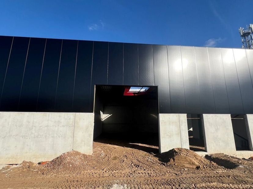 268,03m² nieuwbouw loods&lt;br /&gt;
Ligging: vlakbij N45 in Haaltert met vlotte verbinding naar E40&lt;br /&gt;
Specificaties: 1 automatische sectionale poort pe