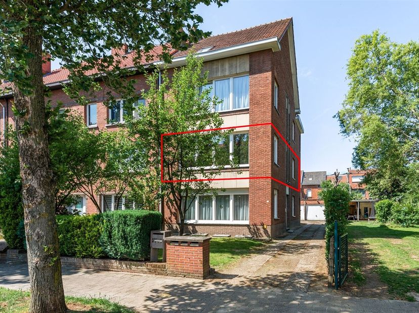 Energiezuinig en lichtrijk appartement met 2 slaapkamers op een gunstige locatie te Schoten.&lt;br /&gt;
Ligging: Deuzeldwijk te Schoten, in een rustige res