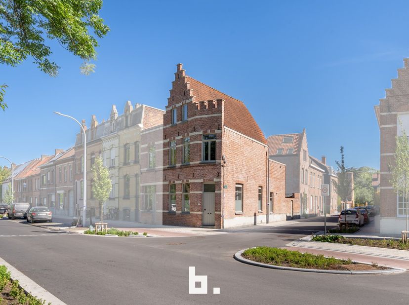 Algemeen bezoekmoment 24/05 tussen 13u tot 15u. Plan je bezoek op bricx.be&lt;br /&gt;
Deze ruime hoekwoning met 3 slaapkamers bevindt zich in het vernieuwd