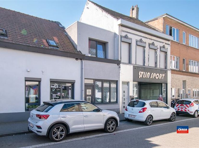HOBOKEN (CENTRUM) | RIJWONING MET TWEE TOT DRIE SLAAPKAMERS EN TUIN OP EEN TOTALE GRONDOPPERVLAKTE VAN 126m² | EPC B |&lt;br /&gt;
Indeling als volgt: inkom
