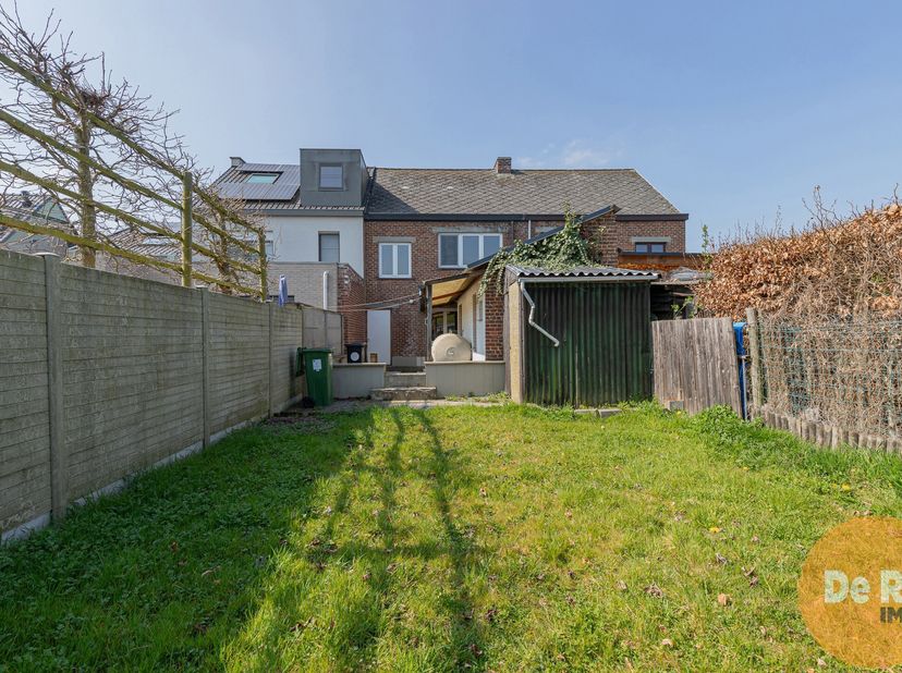 Sint-Lievens-Houtem - Te renoveren woning met uitbreidingsmogelijkheden op unieke ligging nabij het dorpscentrum.&lt;br /&gt;
In een rustige, doodlopende st