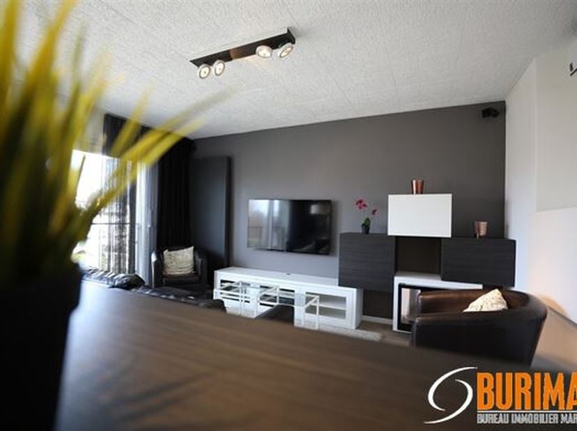 Kleine residentie, dit appartement is gelegen op de 2e verdieping/2e verdieping, volledig gerenoveerd in 2024, ± 75 m² bruto, gemeubileerd, overloop,