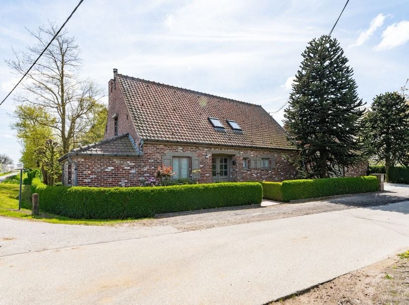 A vendre : Maison individuelle avec vue panoramique à Ardooie !Vous recherchez le calme, l&#039;espace et le confort ? Cette maison prête à être emménagée