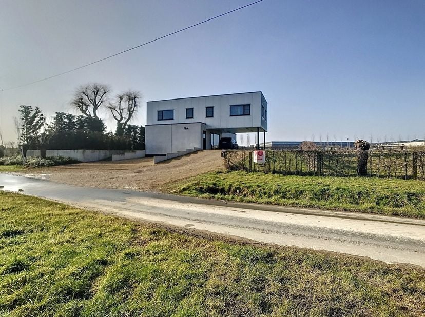 Cette maison a été construite dans une optique d&#039;avenir et possède le label BEN (presque neutre en énergie).&lt;br /&gt;
Un design moderne et un aspect indu