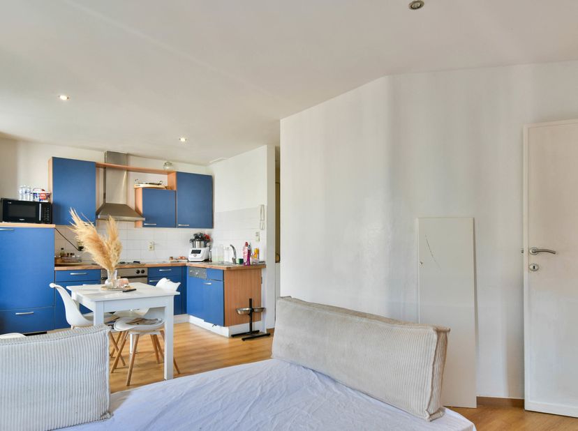 TRIOR Jette vous propose ce bel appartement au 2ème étage d&#039;une petite copropriété sans ascenseur situé au cur de Wemmel. Il se compose d&#039;un hall d&#039;en