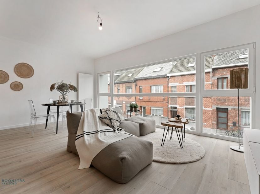Op een uitstekende locatie te Willebroek bevindt zich dit appartement met 2 slaapkamers, terras en garage. U bevindt zich hier op een centrale locatie