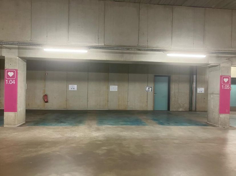 Situation extrêmement pratique, parking souterrain &quot;Kop van Kessel-Lo&quot;, avec accès direct à la gare. En plus accès direct au centre ville de Louvain à