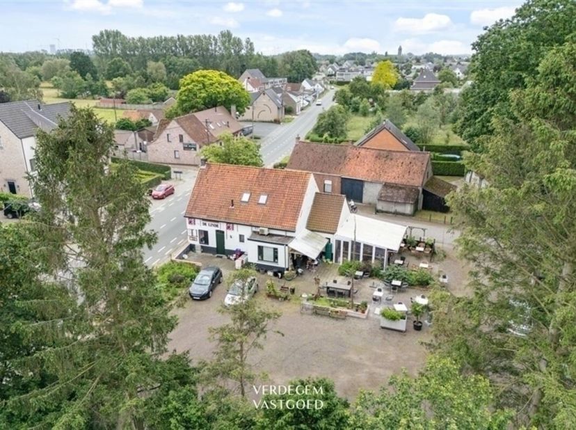 Historie en charme&lt;br /&gt;
Deze locatie ademt geschiedenis: van de bedevaarders die hier al decennialang passeren tot menig wandelaar en fietser van van
