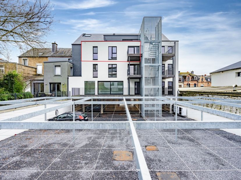 Open House  26/04/2025 van 10:30 tot 12:30 ERA B-Lux nodigt u uit om dit charmante appartement te ontdekken, gelegen op de derde verdieping van een kl