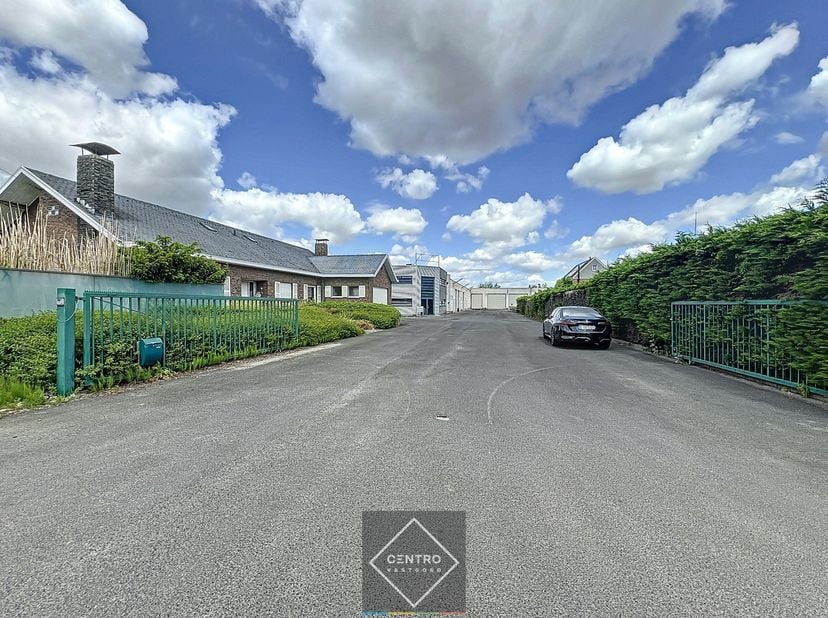 Bien professionnel à vendre
                    à 8800 Roeselare