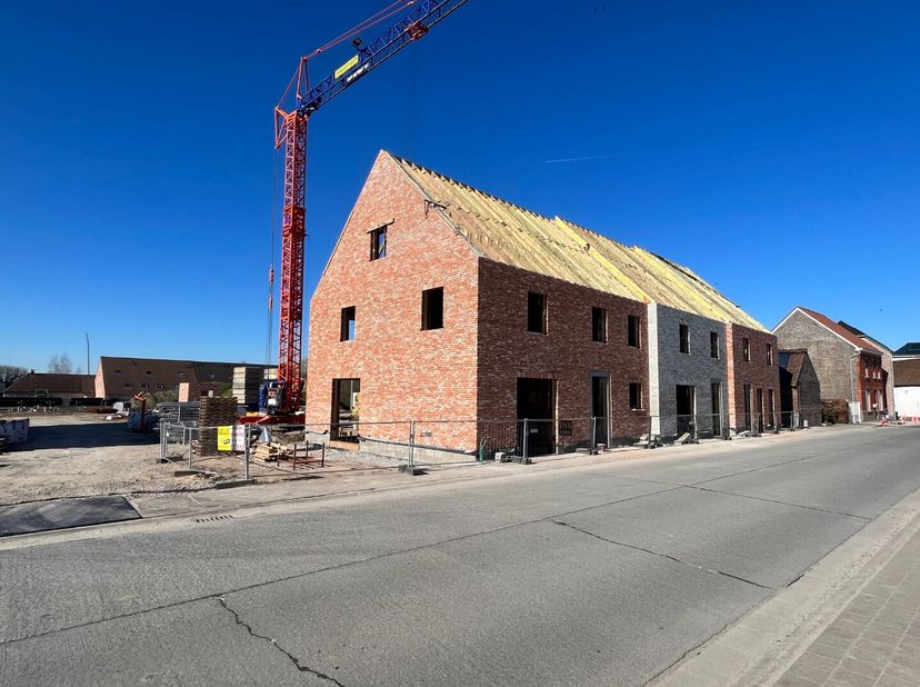 Droomt u van een instapklare woning in een rustige en groene omgeving, maar toch dichtbij alle voorzieningen? Dan is dit nieuwe woonerfproject in Aspe