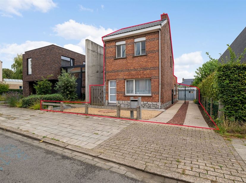 Charmante HOB-woning (137m²) voorzien van 3 slaapkamers, prachtige tuin en garage op een ruim perceel van 665m² op toplocatie te Kontich! &lt;br /&gt;
Liggi