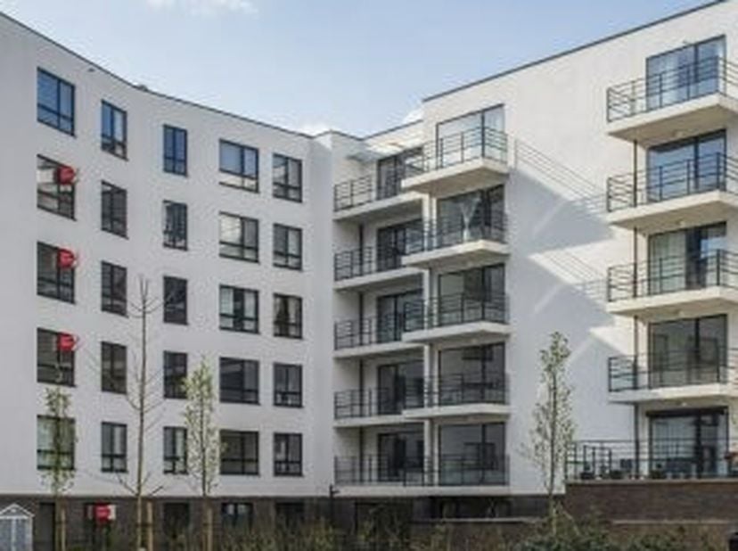 Découvrez ce charmant apartement entièrement meublé situé au quatrième étage de la résidence Magritte, avenue Franz Guillaume à Evere.&lt;br /&gt;
Lappartem