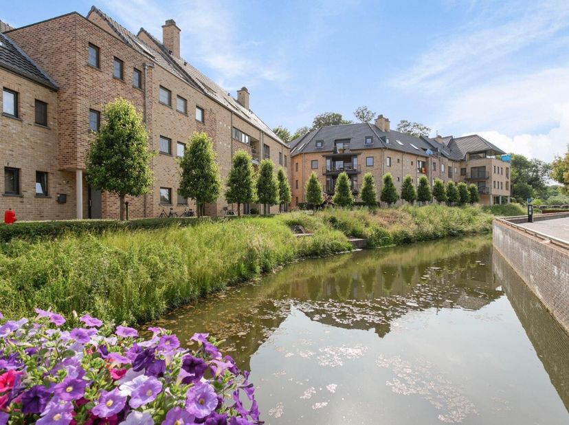 Diest: Instapklaar appartement te koop met terras en staanplaats Dit verzorgd appartement op de eerste verdieping met lift is gelegen in het hart van