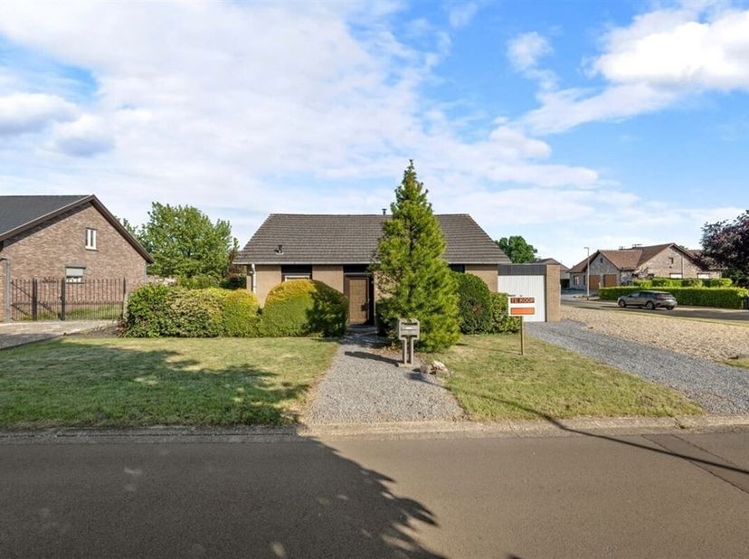 GELIJKVLOERSE OPEN BEBOUWING OP EEN KNAP PERCEEL IN SINT-TRUIDEN&lt;br /&gt;
We vinden deze charmante gelijkvloerse woning terug in de Guvelingen ter hoogte