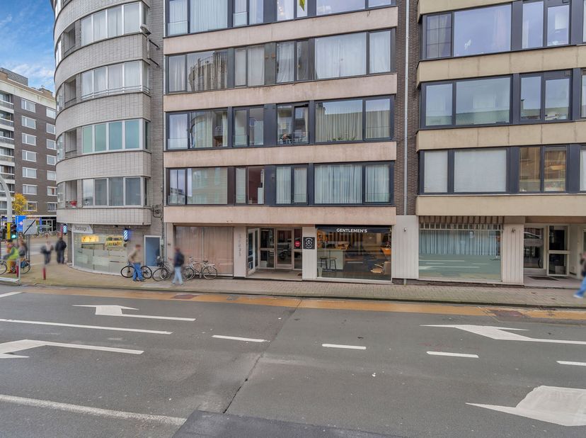 Deze instapklare en mooi ingerichte studio bevindt zich op het gelijkvloers en is zeer centraal gelegen nabij winkels en station. De studio is ingeric