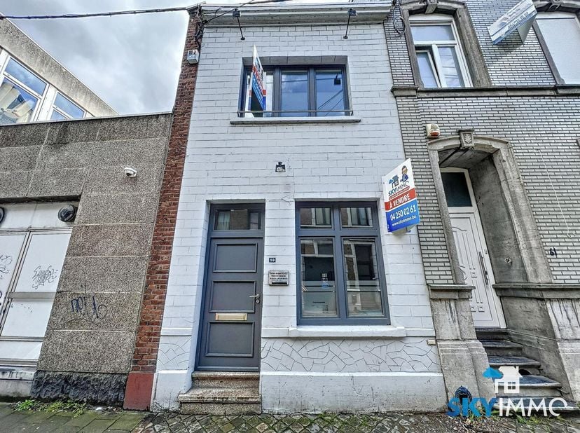 L&#039;agence  SKYIMMO vous propose cette belle petite maison rénovée qui est située à SERAING , ce bien est composé comme suit :&lt;br /&gt;
AU RDC : Séjour ou