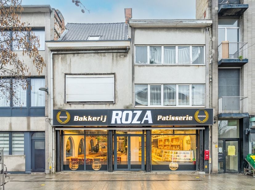 Zoek niet langer! Dit gebouw is de ideale opbrengsteigendom!&lt;br /&gt;
&lt;br /&gt;
Het handelsgelijkvloers is verhuurd met een contract nog tot minstens 2033.&lt;