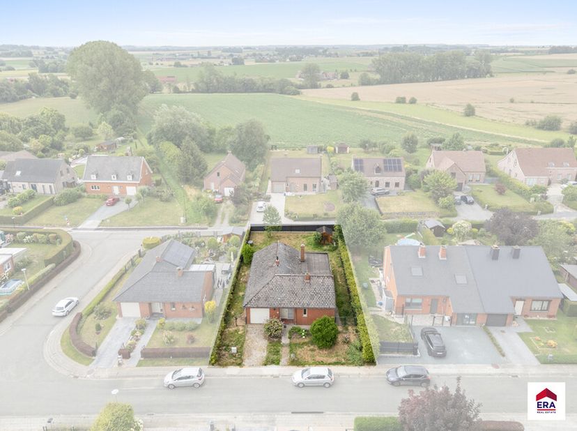 ERA WELCHOME est fier de vous présenter cette villa de plain-pied située dans un quartier prisé de Hove. En cours de travaux, mais avec lélectricité t