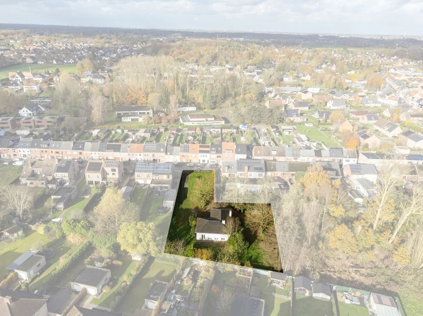 Ce terrain près du centre de Wetteren a une superficie de 2057m². Les possibilités doivent être examinées avec la commune et sont encore floues. La co