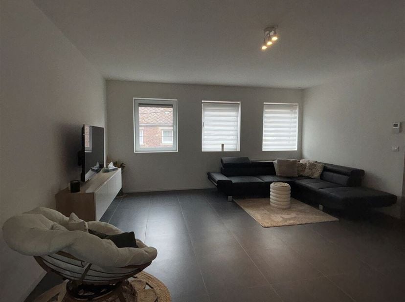 Superbe duplex 3 chambres, avec cave et emplacement parking, sis dans une rue paisible de Colfontaine ; à proximité de toutes commodités.&lt;br /&gt;
L&#039;appa