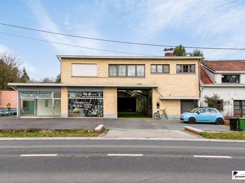 Handelspand met bovenliggende conciërge woning op een gunstige locatie&lt;br /&gt;
Handelspand&lt;br /&gt;
Het handelspand is gelegen op een toplocatie met veel p