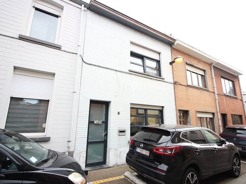 Contacteer Behar voor een bezoek: 0488091887. Dit huis van 144 m² ligt in een gewilde wijk van Zaventem en biedt een aangename leefomgeving die ruimte