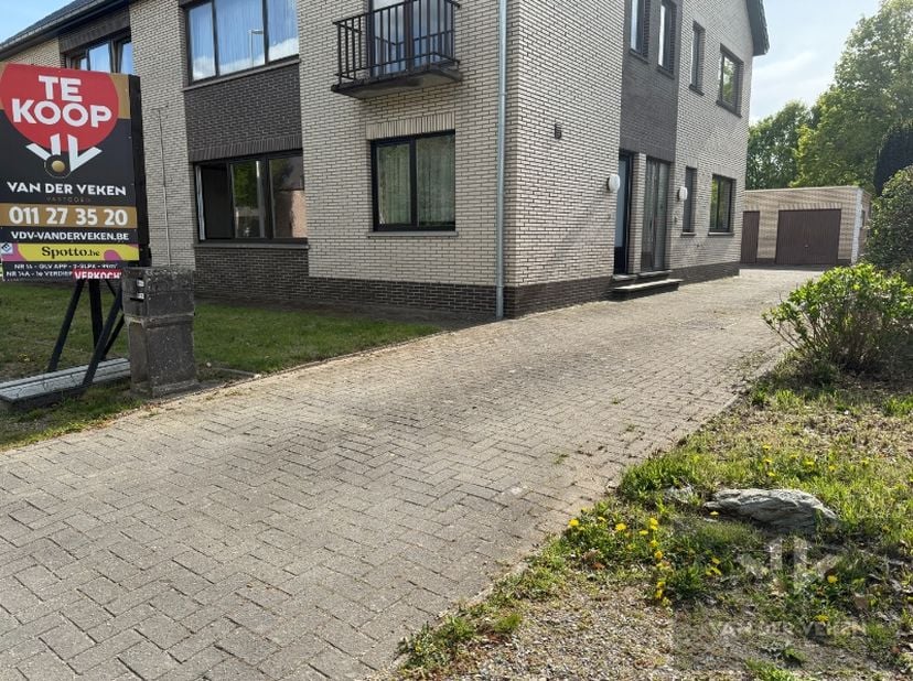 Ruim 2-slaapkamerappartement op de gelijkvloerse verdieping van kleinschalige residentie &lt;br /&gt;
&lt;br /&gt;
TROEVEN:&lt;br /&gt;
- Rustige en groene omgeving&lt;br