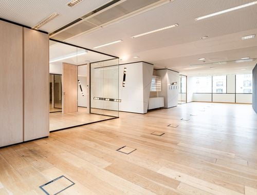                                         Immeuble de bureaux à louer à Bruxelles, € 5.000
