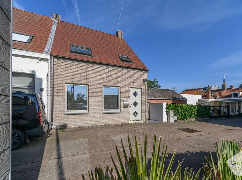Ontdek deze instapklare woning met een uiterst centrale ligging!&lt;br /&gt;
Gelegen in een rustige buurt, geniet u hier van een oase van sereniteit, terwij