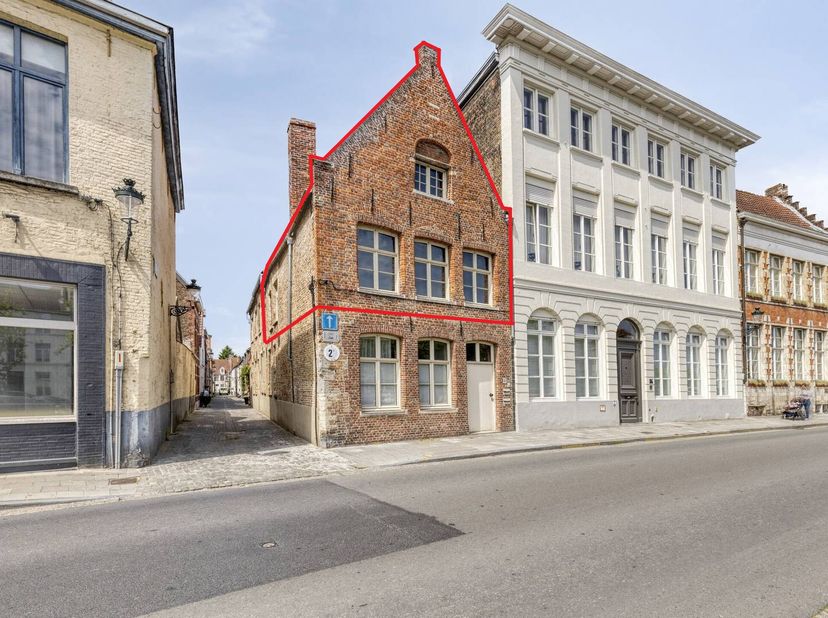 Cet appartement lumineux et charmant (105 m²), avec 2 chambres, est situé dans un emplacement privilégié sur la Langerei à Bruges, dans le quartier Sa