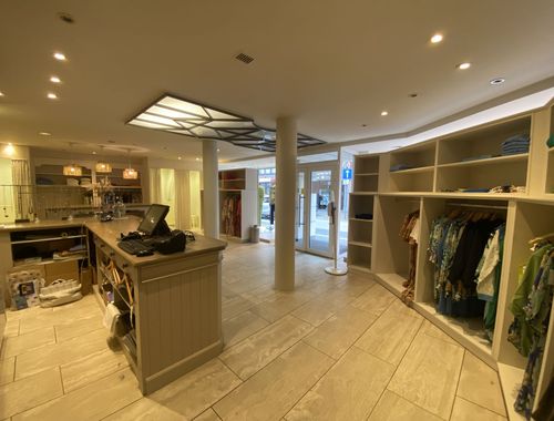                                         Handelsgelijkvloers te huur in Beerse, € 1.400
