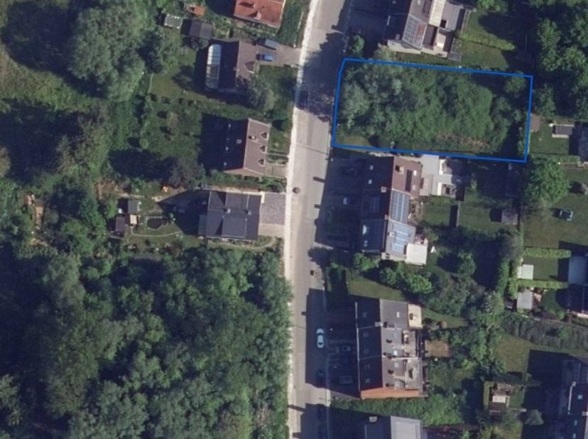 Woningen Compere biedt u een unieke kans om uw droomhuis te bouwen in Zellik, op slechts 6 km van Brussel. Deze bouwgrond van 526 m² ligt in een rusti