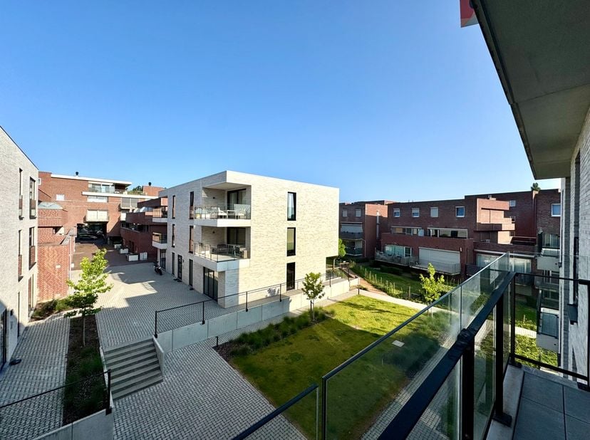 Modern en instapklaar&lt;br /&gt;
Dit nieuwbouwappartement in Maasmechelen is volledig instapklaar. Het beschikt over een open keuken met leefruimte en een