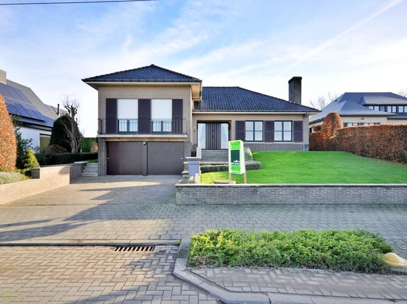 C&#039;est dans l&#039;agréable quartier de Kluisbergen que se trouve cette charmante propriété !&lt;br /&gt;
Cette villa de faible hauteur jouit d&#039;un excellent empla