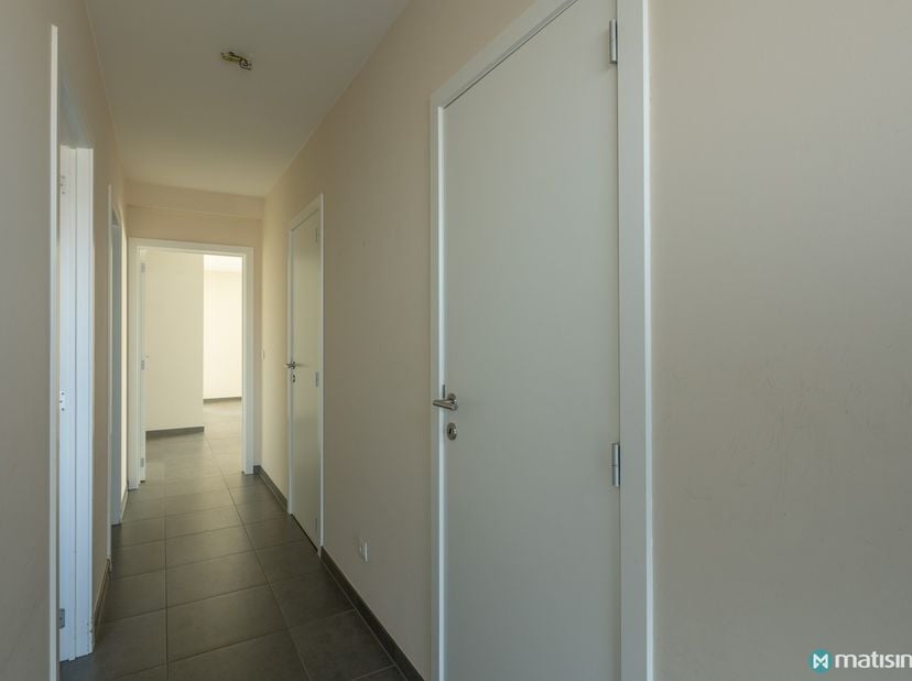 INSTAPKLAAR APPARTEMENT MET TWEE SLAAPKAMERS IN HET CENTRUM VAN BILZEN&lt;br /&gt;
&lt;br /&gt;
Dit instapklaar appartement vinden we terug in De Commanderie 12 b