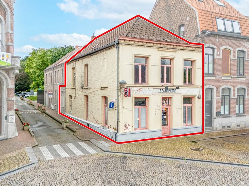Idéalement située à deux pas du château d&#039;Antoing, L&#039;agence Leclercq vous propose cette vaste maison de commerce qui vous séduira par ses grands volum