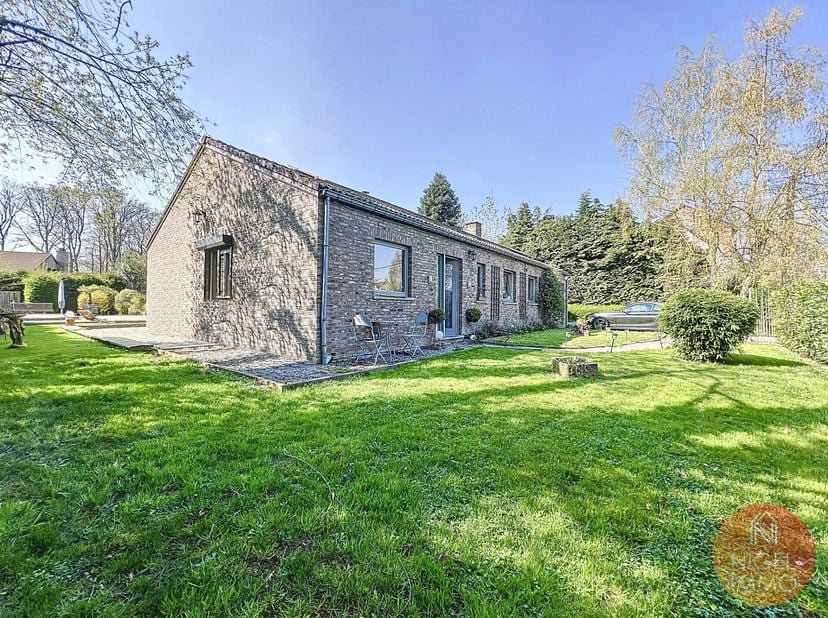 Découvrez ce bungalow 4 façades, un havre de paix à Nandrin !&lt;br /&gt;
Présenté par Nigel IMMO, ce bien est un véritable cocon de tranquillité situé dans