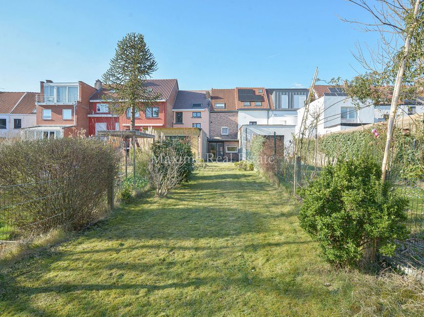 Maxime Real Estate stelt u deze charmante, te renoveren rij-woning in het centrum van Stokkel voor.&lt;br /&gt;
Deze is gelegen in een rustige straat, nabij