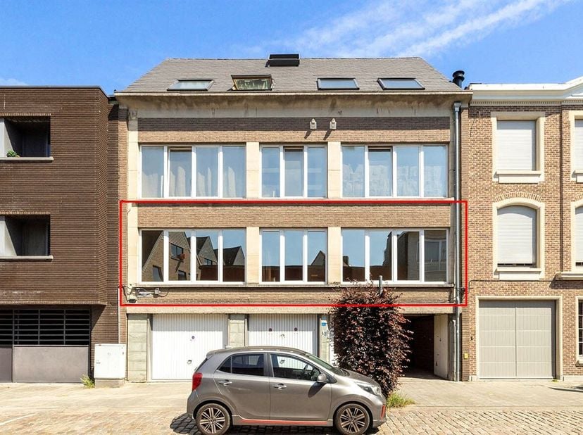 Te moderniseren appartement met 3 slpks en terras in het centrum van Herentals&lt;br /&gt;
Gelegen in het centrum van Herentals met alle faciliteiten op wan