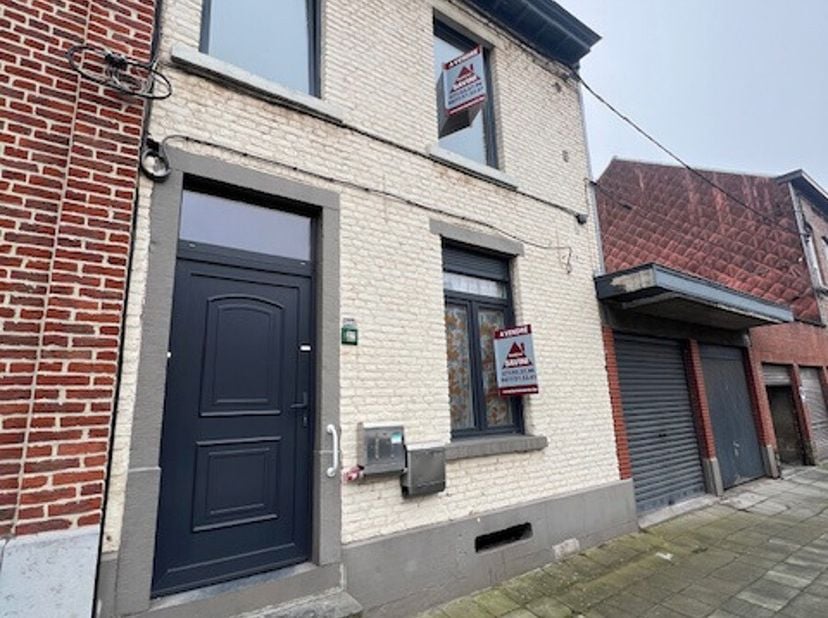 À VENDRE  IMMEUBLE DE RAPPORT AVEC 6 GARAGES  MONTIGNIES-SUR-SAMBRE&lt;br /&gt;
immeuble de rapport idéal pour un investissement locatif&lt;br /&gt;
Rez-de-chauss