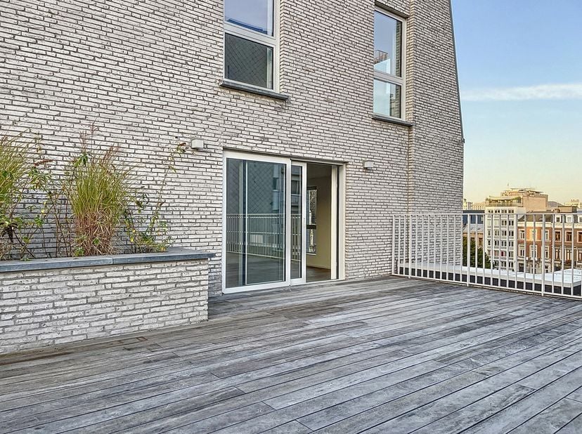 Idéalement situé, face au jardin de l&#039;Eglise Saint-Jacques (Place Emile Dupont), ne manquez pas cet appartement neuf présentant une surface de 116.74m