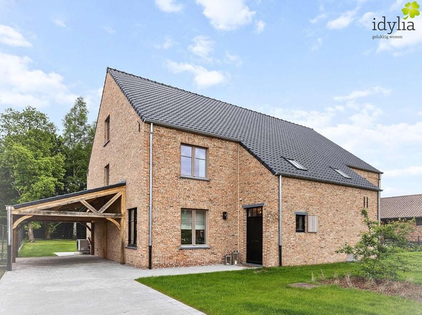 Instapklare nieuwbouwwoning met hoogwaardige afwerking en duurzame technieken&lt;br /&gt;
Ontdek deze recent gebouwde nieuwbouwwoning die tot in de puntjes