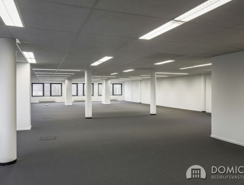                                         Espace de bureaux à louer à Roeselare, € 1.663
