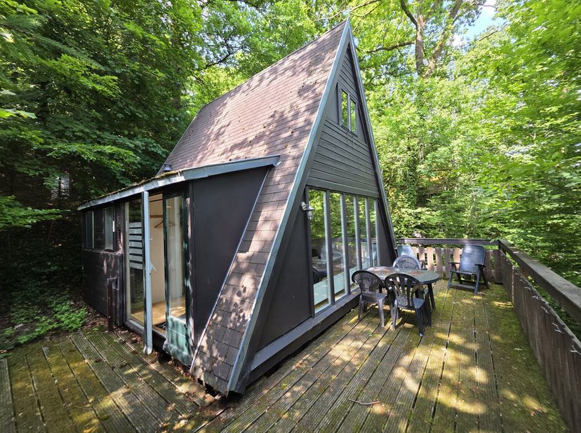Chalet situé dans l&#039;agréable parc de vacances &#039;&#039;Sunclass&#039;&#039; situé à 2km du centre de Durbuy.&lt;br /&gt;
Ce chalet peut accueillir 4 personnes et se compose