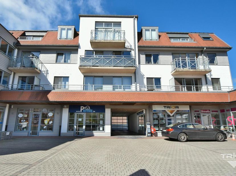 Nous vous proposons cet emplacement de parking intérieur situé au niveau -1 d&#039;un immeuble sécurisé et bien tenu (Résidence Newport) à proximité direct