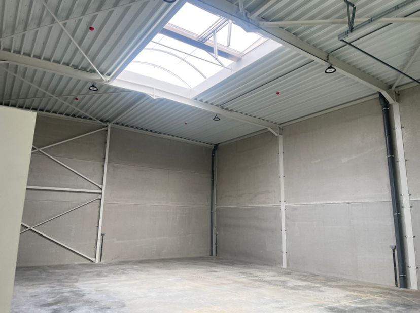 Espace de stockage à louer de 195m² à Herent. Très bien situé à 5 minutes de Louvain.&lt;br /&gt;
Pour toute question supplémentaire, vous pouvez nous conta