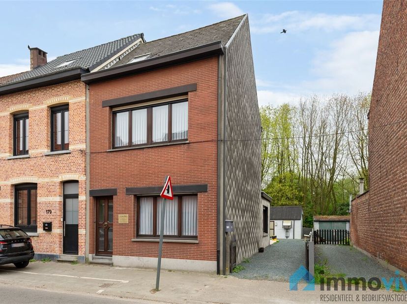 Algemeen:&lt;br /&gt;
Deze te renoveren, doch goed onderhouden woning bevindt zich op een steenworp van het centrum van Kontich. In de directe omgeving vind